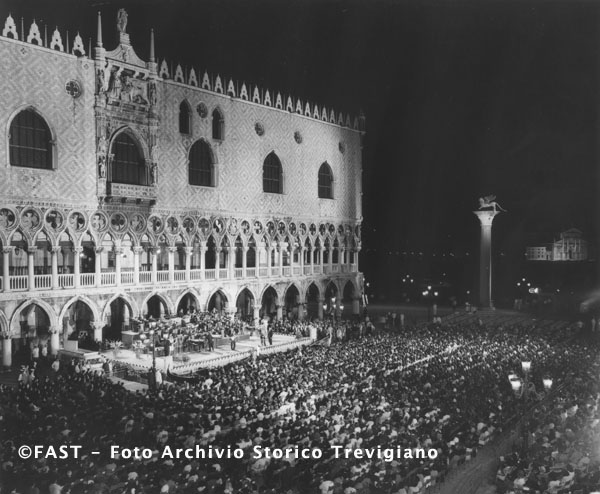 Venezia, concerto serale in Piazza San Marco